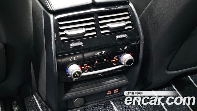 BMW 5-Series 2020 — photo 19