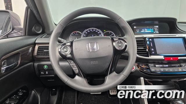Honda Accord 2016 — photo 13