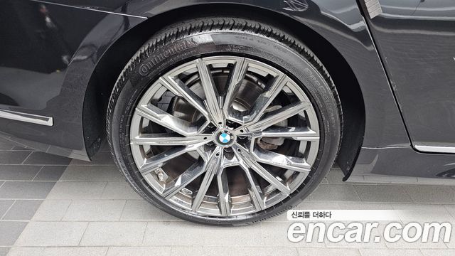 BMW 7-Series 2020 — photo 5