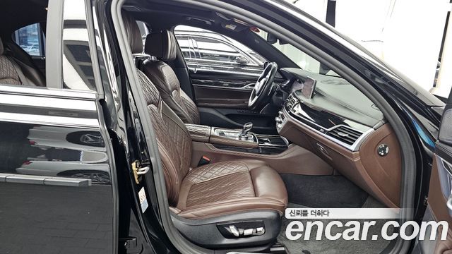 BMW 7-Series 2020 — photo 11