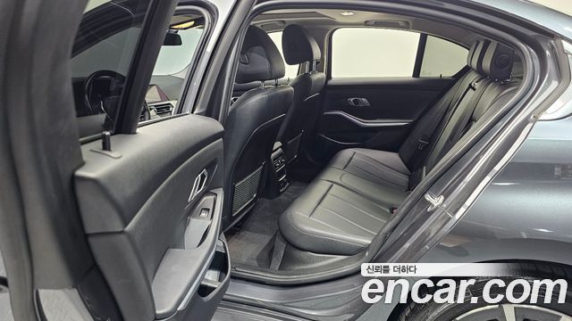 BMW 3-Series 2020 — photo 17