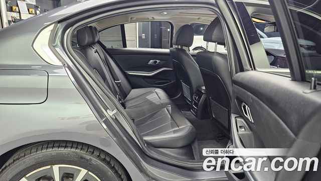 BMW 3-Series 2020 — photo 18