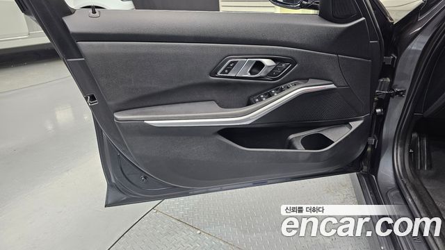 BMW 3-Series 2020 — photo 14