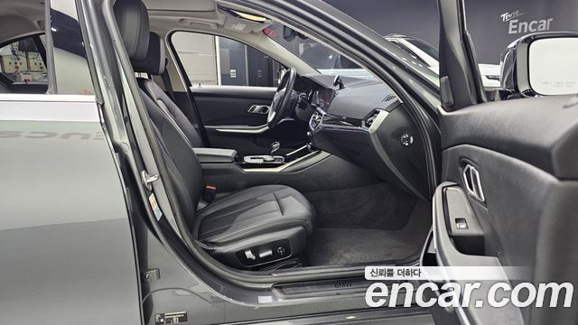BMW 3-Series 2020 — photo 16