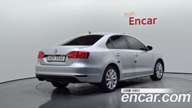 Volkswagen Jetta 2012 — photo 2