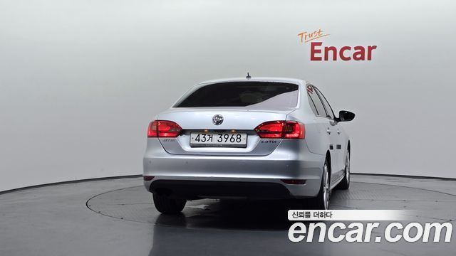 Volkswagen Jetta 2012 — photo 4