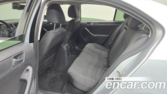 Volkswagen Jetta 2012 — photo 11