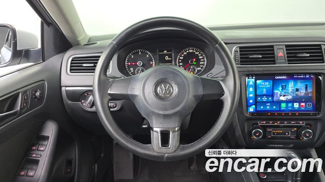 Volkswagen Jetta 2012 — photo 12