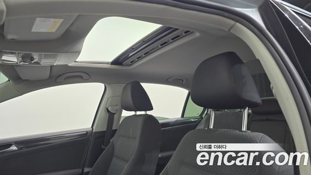 Volkswagen Jetta 2012 — photo 15