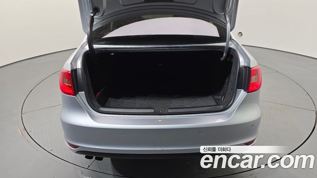 Volkswagen Jetta 2012 — photo 16
