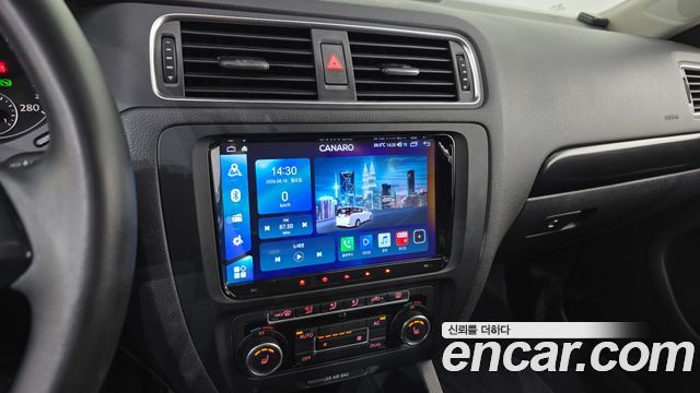 Volkswagen Jetta 2012 — photo 17