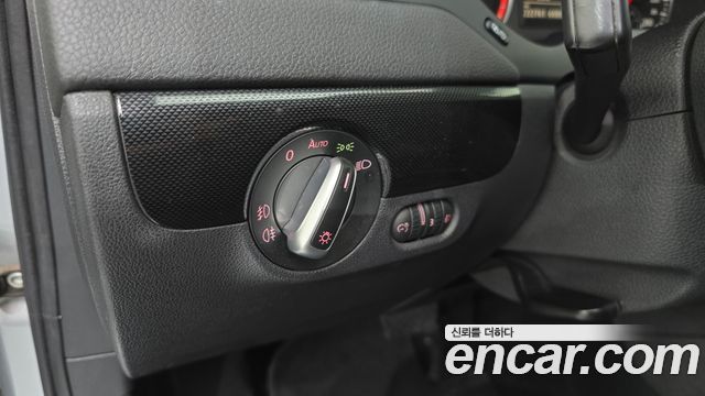 Volkswagen Jetta 2012 — photo 20