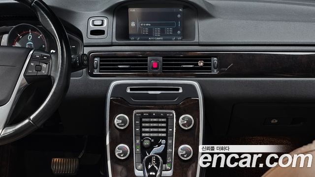 Volvo XC70 2015 — photo 14