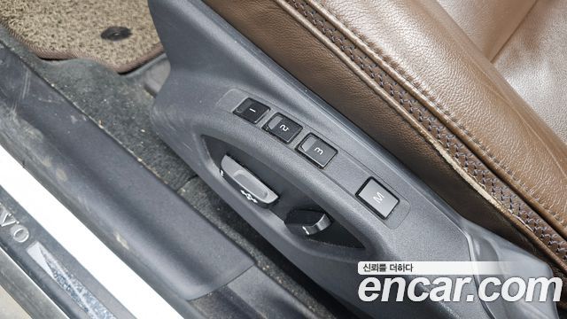 Volvo XC70 2015 — photo 18