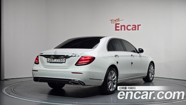 Mercedes-Benz E-Class 2019 — photo 2