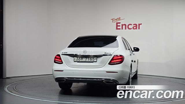 Mercedes-Benz E-Class 2019 — photo 4