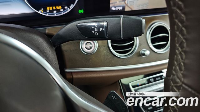 Mercedes-Benz E-Class 2019 — photo 9