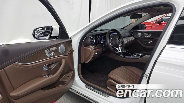 Mercedes-Benz E-Class 2019 — photo 10