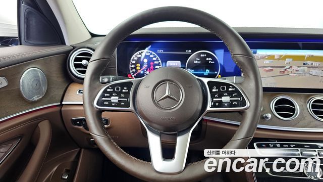 Mercedes-Benz E-Class 2019 — photo 13