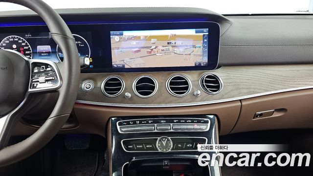 Mercedes-Benz E-Class 2019 — photo 14