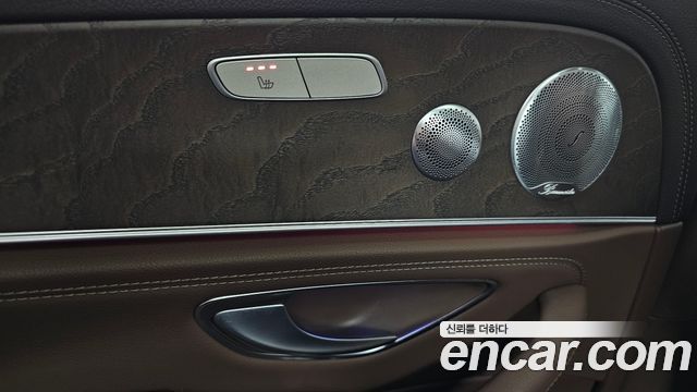 Mercedes-Benz E-Class 2019 — photo 18