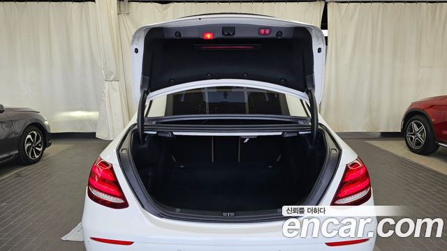 Mercedes-Benz E-Class 2019 — photo 20