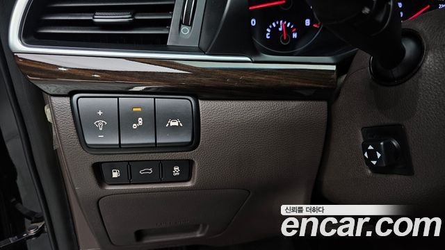 Kia K7 2019 — photo 18