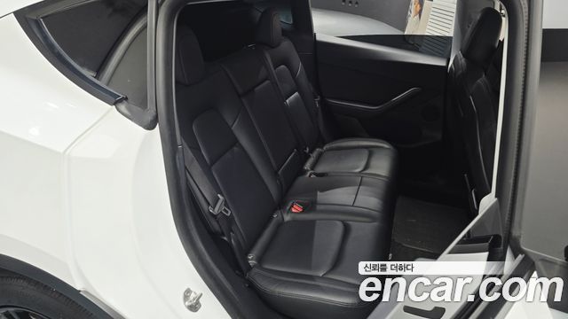 Tesla Model Y 2021 — photo 17