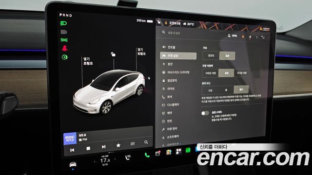 Tesla Model Y 2021 — photo 25