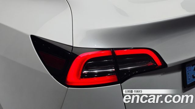 Tesla Model Y 2021 — photo 9