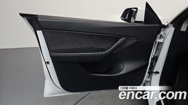 Tesla Model Y 2021 — photo 14