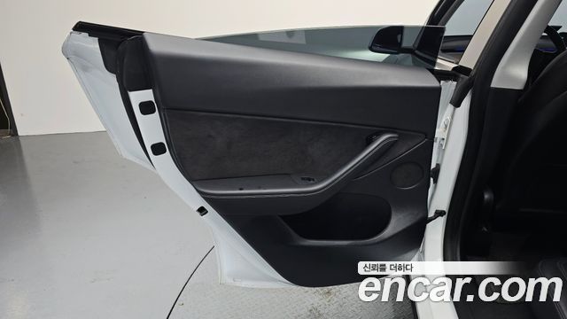 Tesla Model Y 2021 — photo 15