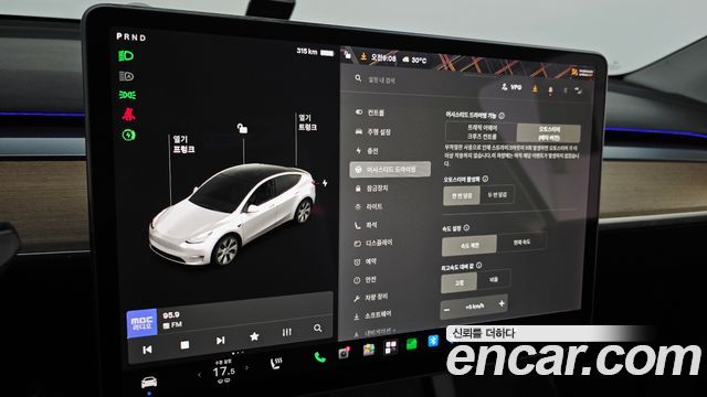 Tesla Model Y 2021 — photo 32