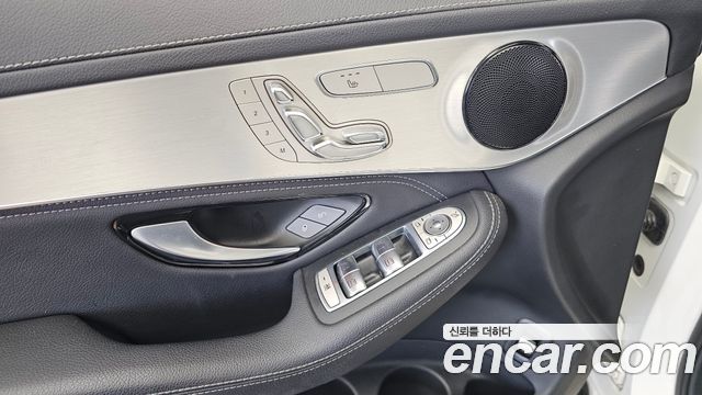Mercedes-Benz GLC-Class 2018 — photo 28