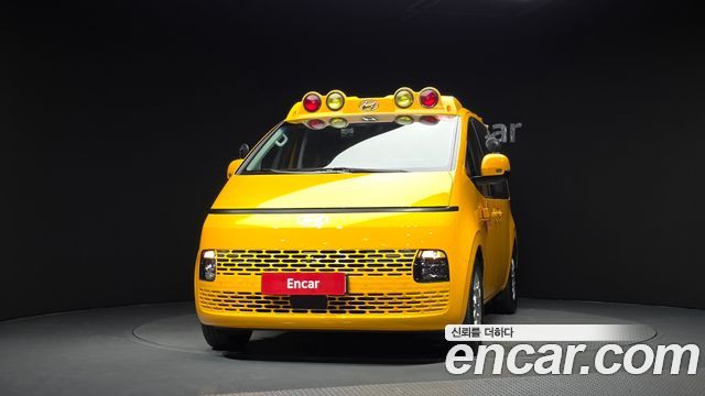 Hyundai Staria 2025 — photo 3