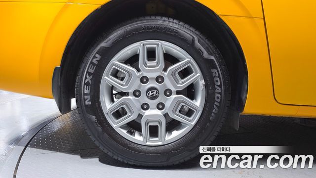 Hyundai Staria 2025 — photo 5