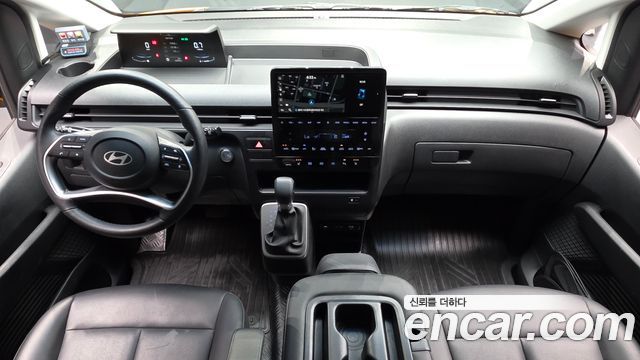 Hyundai Staria 2025 — photo 10