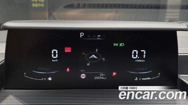 Hyundai Staria 2025 — photo 11
