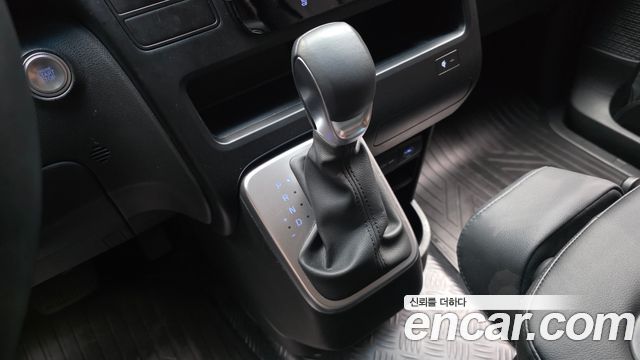 Hyundai Staria 2025 — photo 12