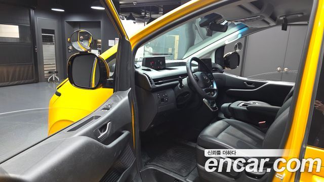 Hyundai Staria 2025 — photo 13