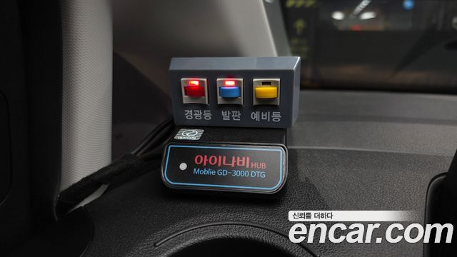 Hyundai Staria 2025 — photo 25