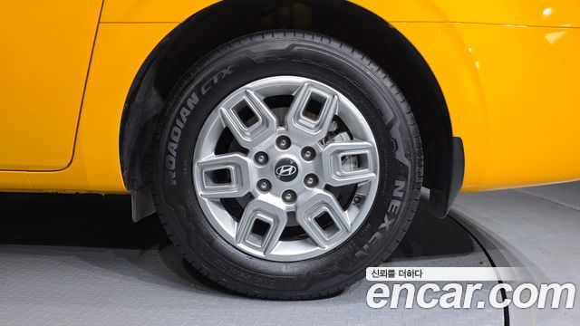 Hyundai Staria 2025 — photo 7