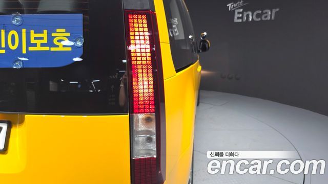 Hyundai Staria 2025 — photo 9