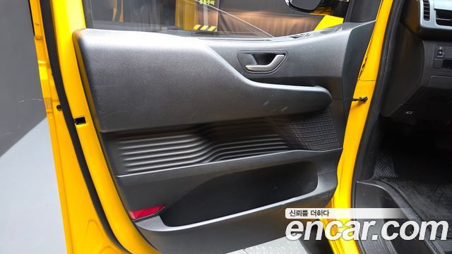 Hyundai Staria 2025 — photo 14