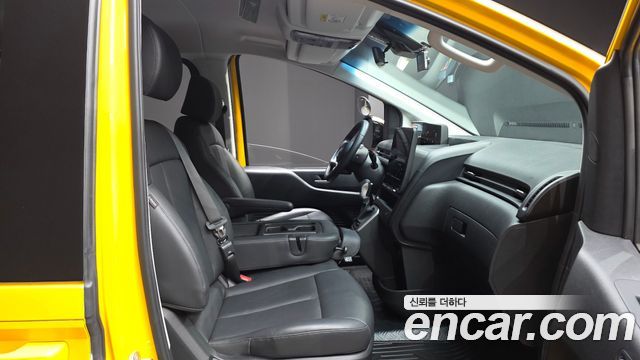 Hyundai Staria 2025 — photo 16