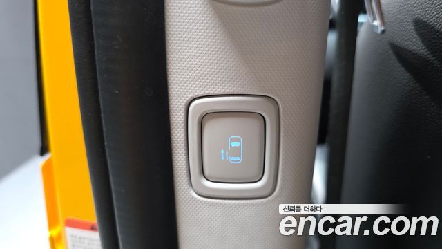 Hyundai Staria 2025 — photo 28