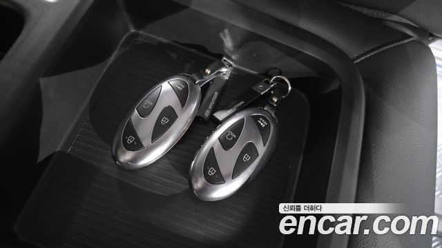 Hyundai Staria 2025 — photo 30