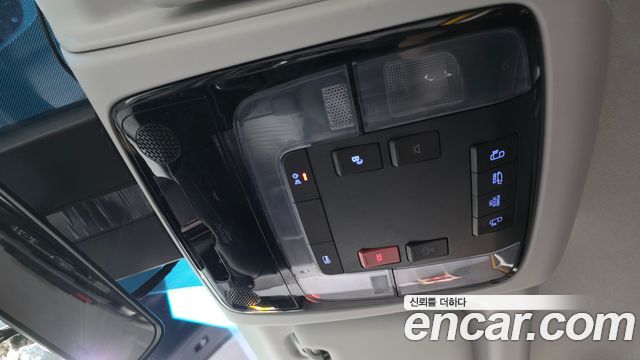 Hyundai Staria 2025 — photo 32