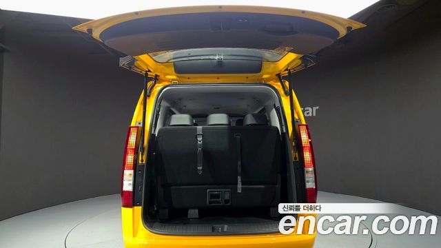 Hyundai Staria 2025 — photo 33