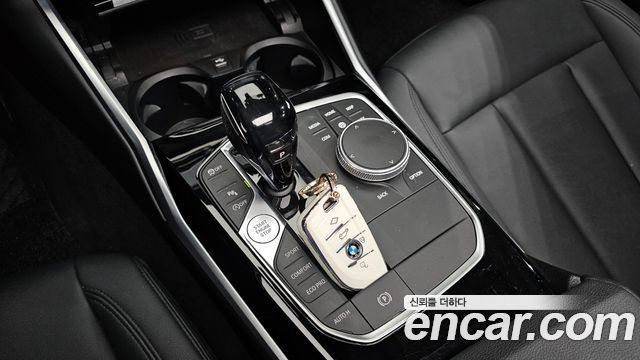 BMW 3-Series 2019 — photo 12